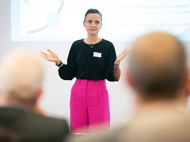 Claudia Rathfux beim Präsentieren