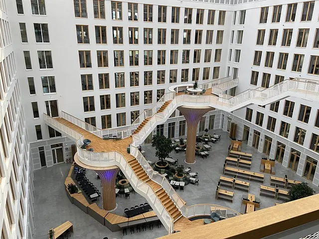 Innenhof der Skylounge der Vattenfall Wärme AG